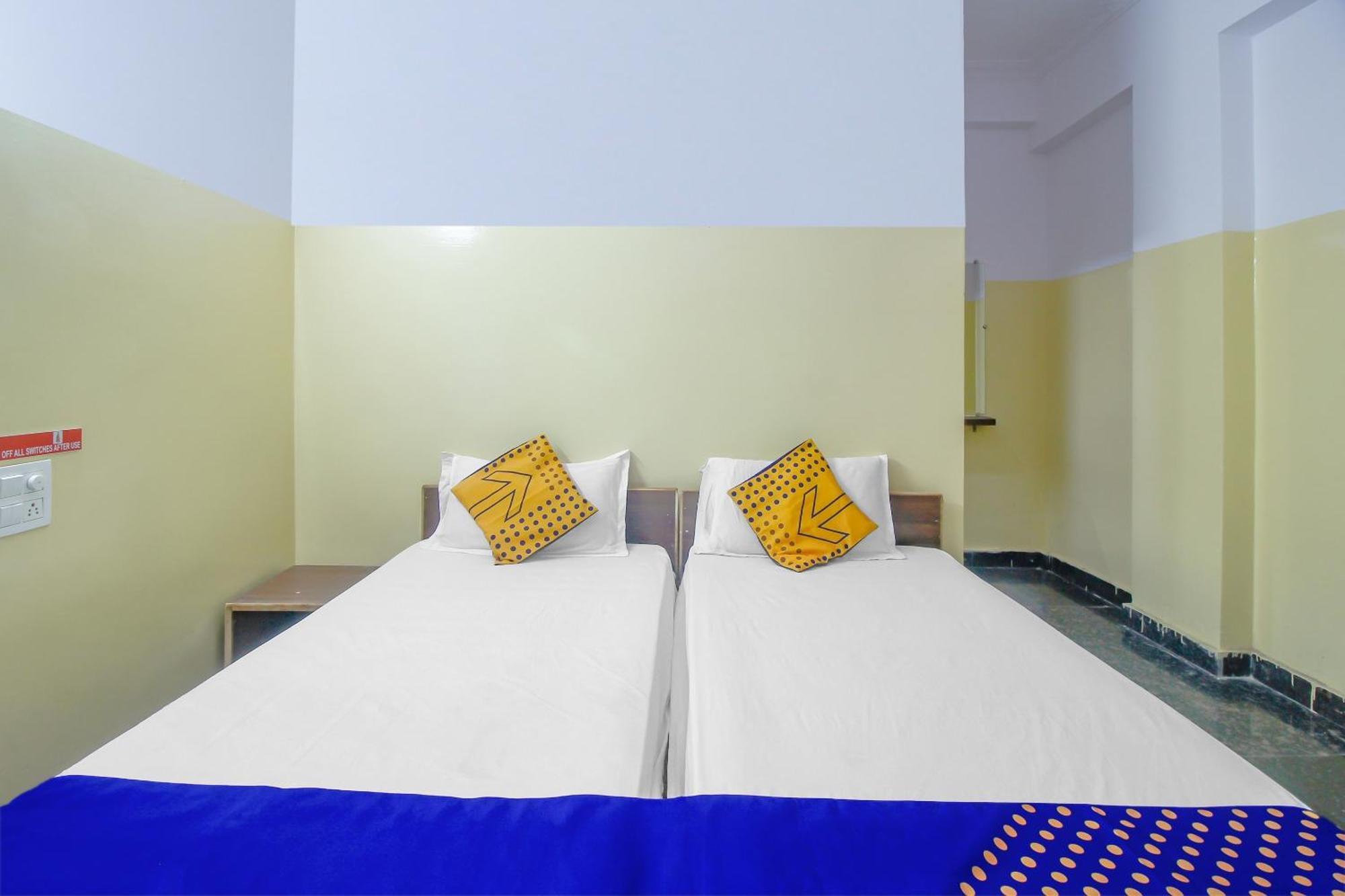 Spot On 81775 Mohit Gokul Lodge New Luxury Room'S Near Secunderabad Railway Station Lalaguda Luaran gambar